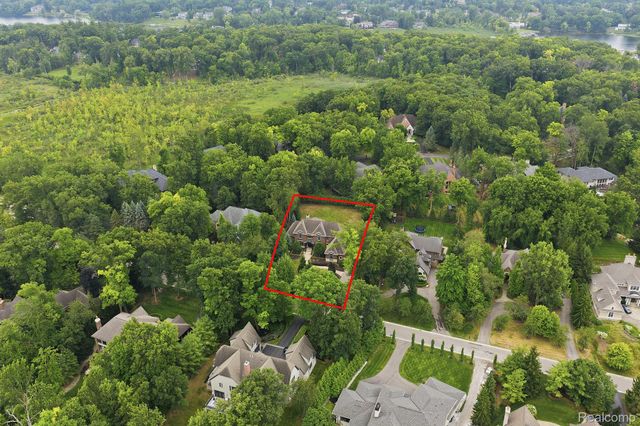 2707 Turtle lake Drive, Bloomfield Charter Township, MI 48302