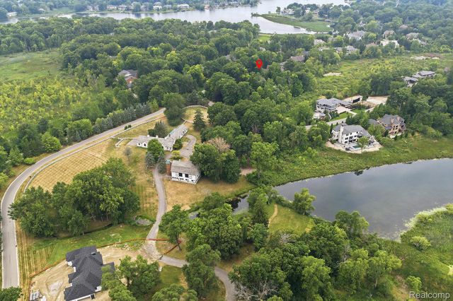 2707 Turtle lake Drive, Bloomfield Charter Township, MI 48302