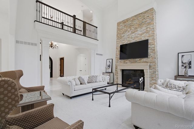 2707 Turtle lake Drive, Bloomfield Charter Township, MI 48302