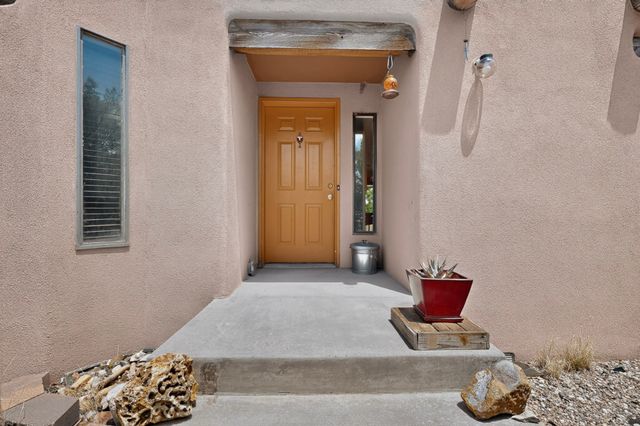 13 Domingo Road, Santa Fe, NM 87508