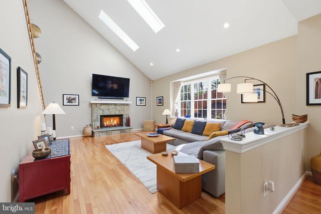 1504 JUDD CT, Herndon, VA 20170