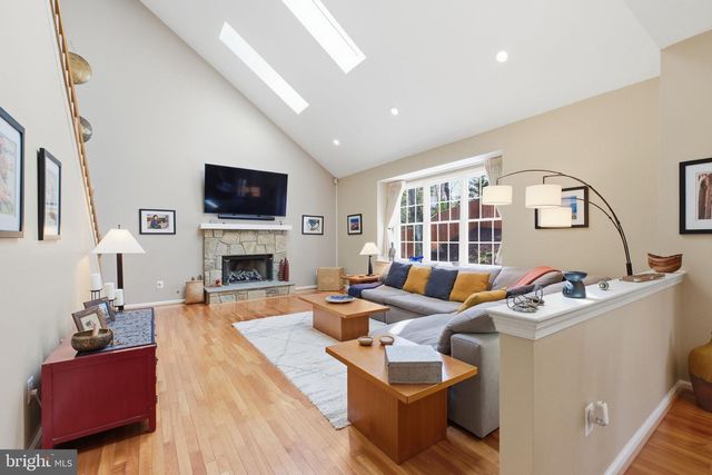 1504 JUDD CT, Herndon, VA 20170