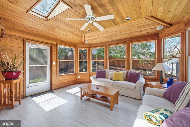 1504 JUDD CT, Herndon, VA 20170