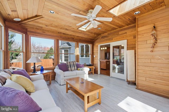 1504 JUDD CT, Herndon, VA 20170