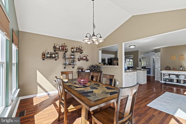 5 ELSWORTH DR, Sicklerville, NJ 08081