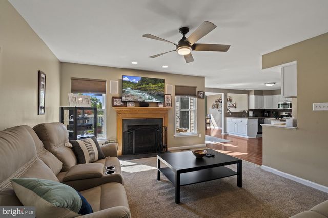 5 ELSWORTH DR, Sicklerville, NJ 08081
