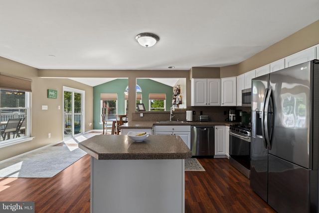 5 ELSWORTH DR, Sicklerville, NJ 08081