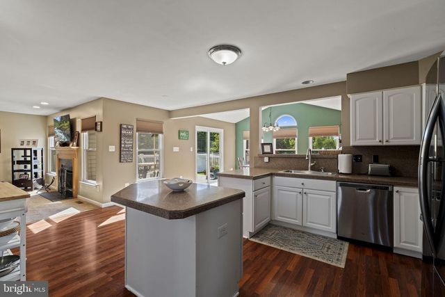 5 ELSWORTH DR, Sicklerville, NJ 08081