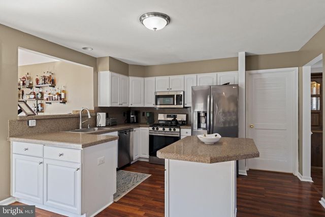 5 ELSWORTH DR, Sicklerville, NJ 08081