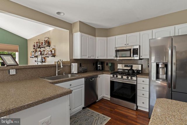 5 ELSWORTH DR, Sicklerville, NJ 08081