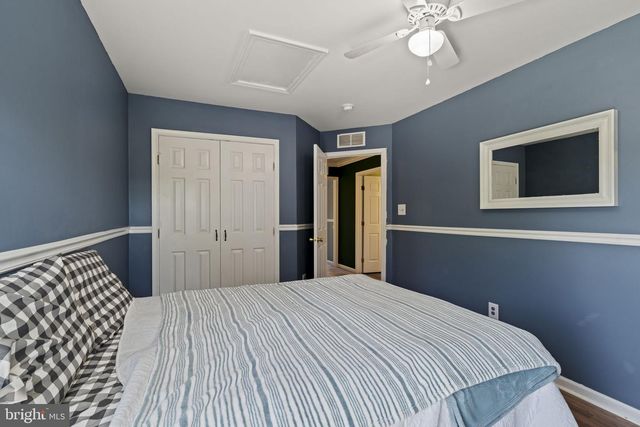 5 ELSWORTH DR, Sicklerville, NJ 08081