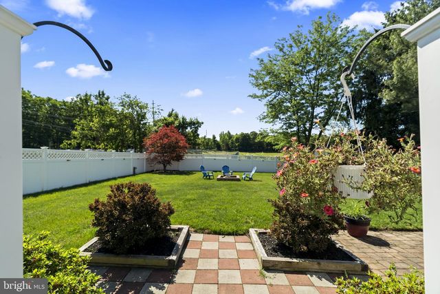 5 ELSWORTH DR, Sicklerville, NJ 08081
