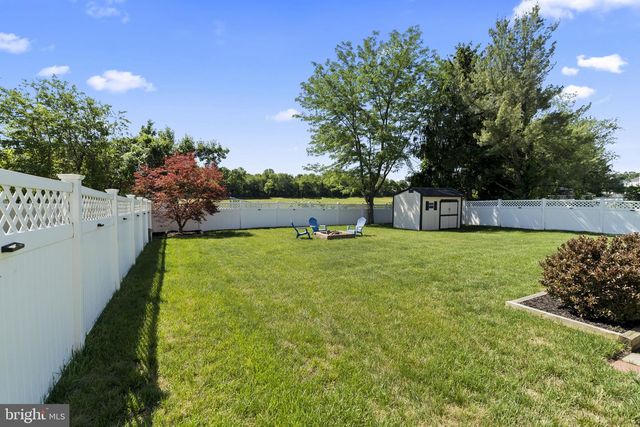 5 ELSWORTH DR, Sicklerville, NJ 08081