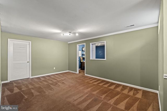5 ELSWORTH DR, Sicklerville, NJ 08081