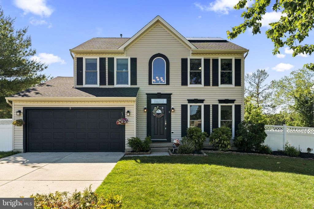 5 ELSWORTH DR, Sicklerville, NJ 08081