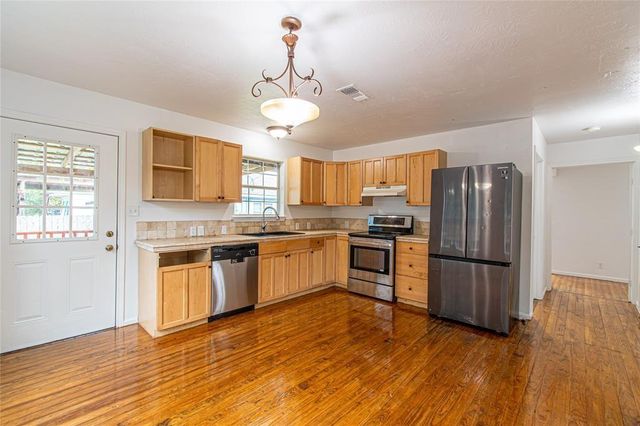 5010 Elm Street, Seabrook, TX 77586