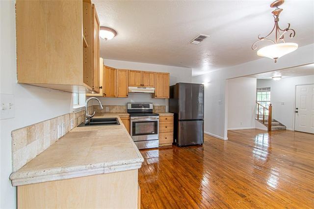 5010 Elm Street, Seabrook, TX 77586