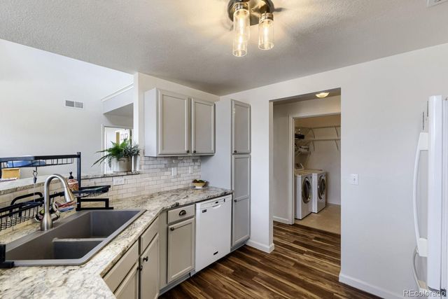 7440 S Blackhawk Street 202, Englewood, CO 80112