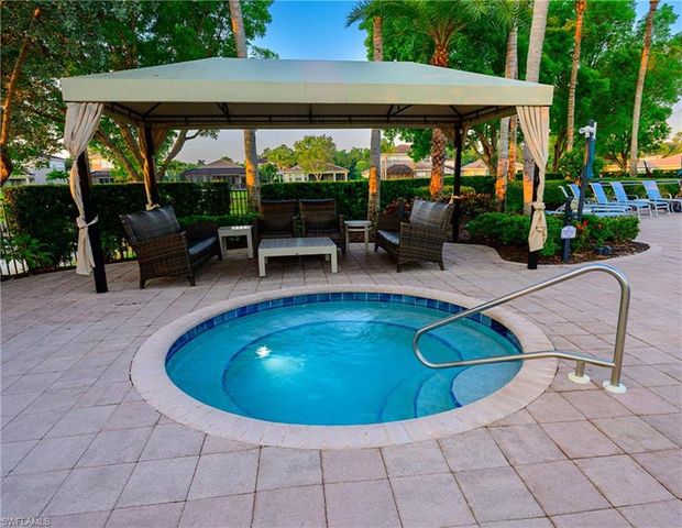 6631 Monterey PT, Naples, FL 34105