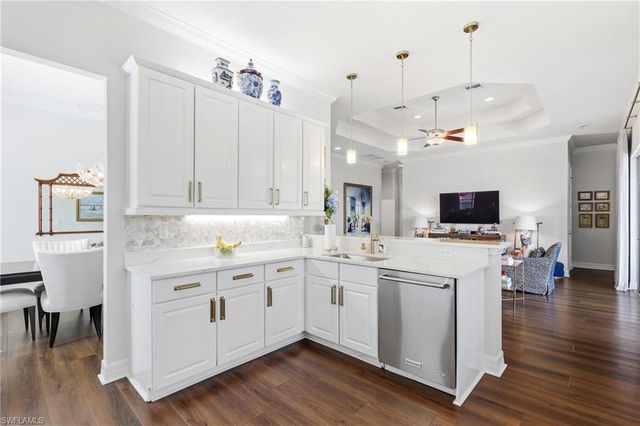 6631 Monterey PT, Naples, FL 34105