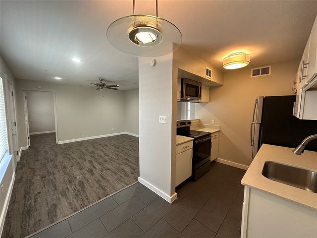 5408 Reiger Avenue 303, Dallas, TX 75214