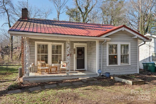 136 Half Circle Lane, Hendersonville, NC 28791