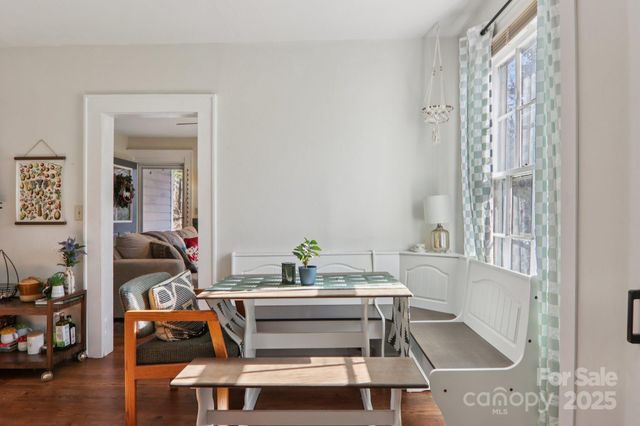 136 Half Circle Lane, Hendersonville, NC 28791