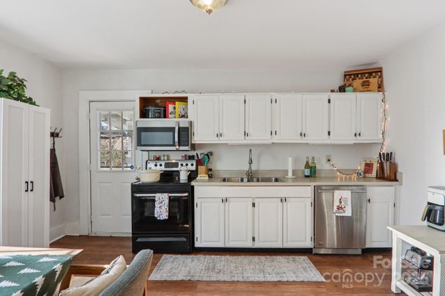 136 Half Circle Lane, Hendersonville, NC 28791