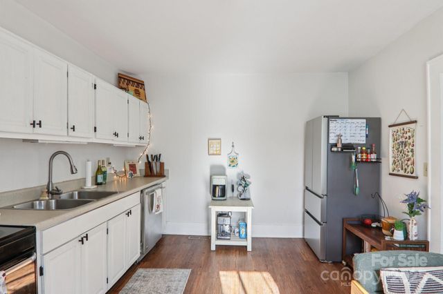 136 Half Circle Lane, Hendersonville, NC 28791