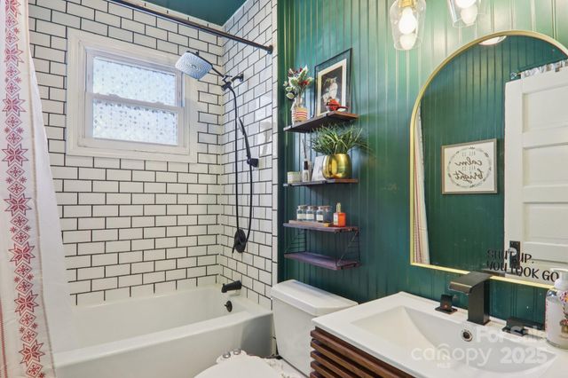 136 Half Circle Lane, Hendersonville, NC 28791