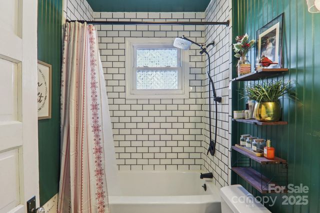 136 Half Circle Lane, Hendersonville, NC 28791