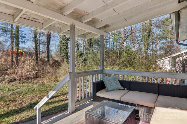 136 Half Circle Lane, Hendersonville, NC 28791