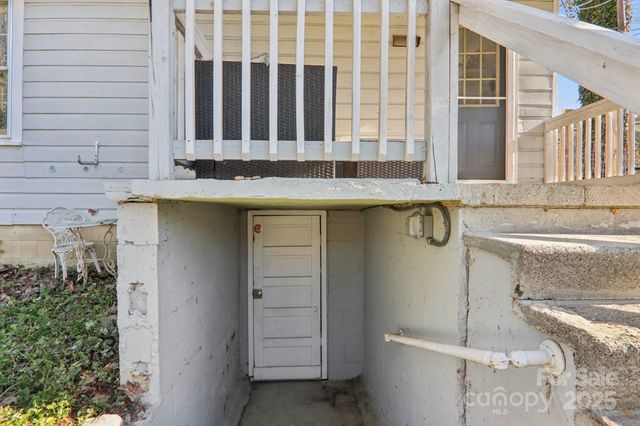 136 Half Circle Lane, Hendersonville, NC 28791