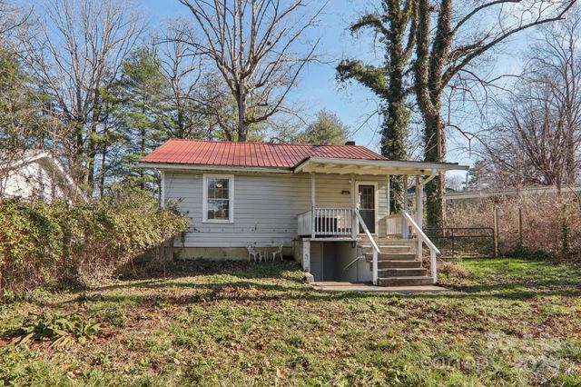 136 Half Circle Lane, Hendersonville, NC 28791