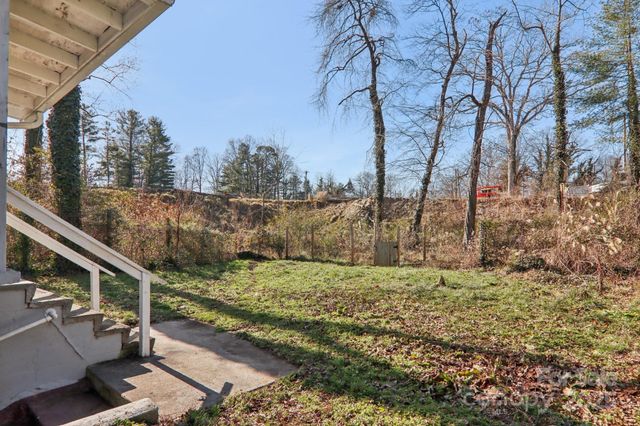 136 Half Circle Lane, Hendersonville, NC 28791