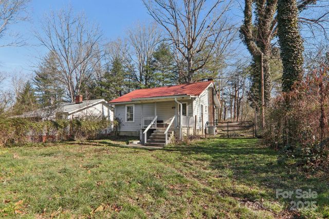 136 Half Circle Lane, Hendersonville, NC 28791