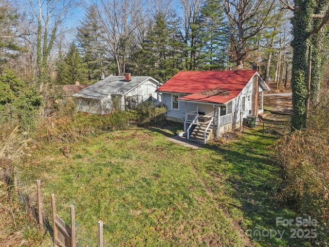 136 Half Circle Lane, Hendersonville, NC 28791