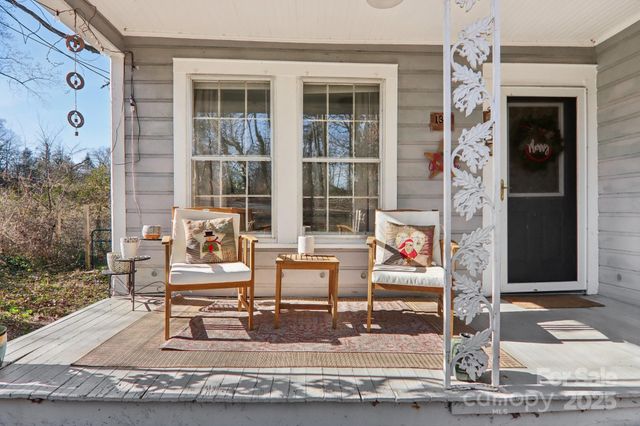 136 Half Circle Lane, Hendersonville, NC 28791