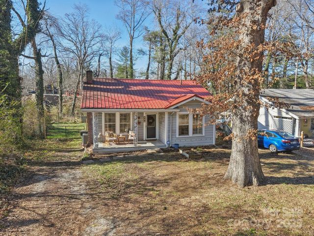 136 Half Circle Lane, Hendersonville, NC 28791