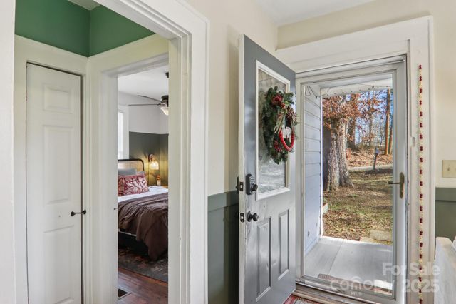 136 Half Circle Lane, Hendersonville, NC 28791