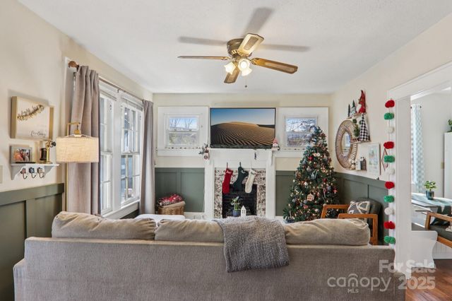 136 Half Circle Lane, Hendersonville, NC 28791