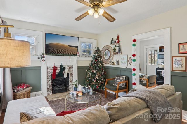 136 Half Circle Lane, Hendersonville, NC 28791