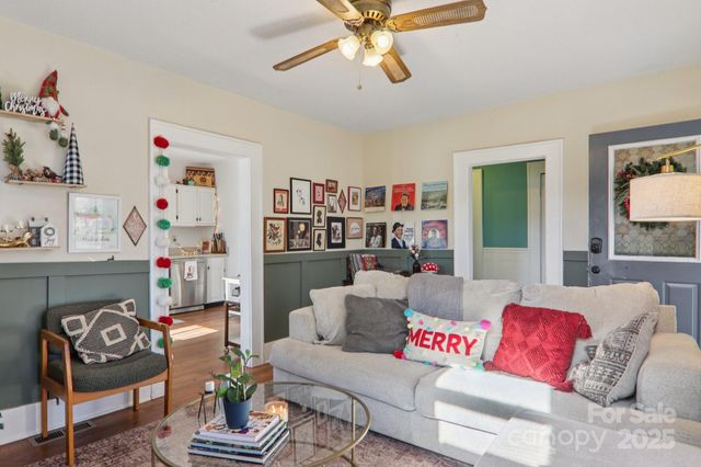 136 Half Circle Lane, Hendersonville, NC 28791