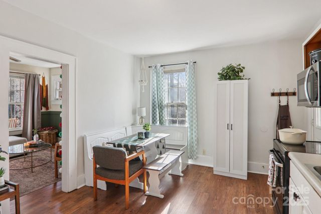 136 Half Circle Lane, Hendersonville, NC 28791