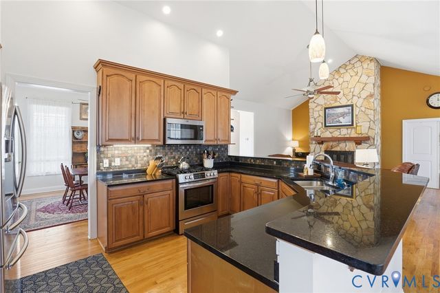25 Tara Woods Dr, Bumpass, VA 23024