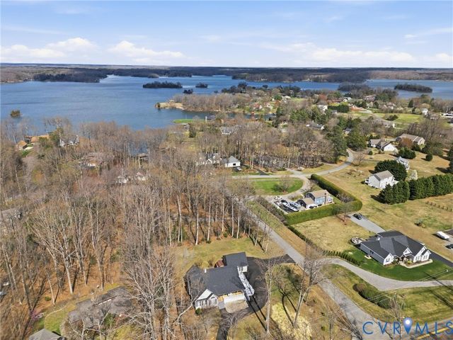 25 Tara Woods Dr, Bumpass, VA 23024