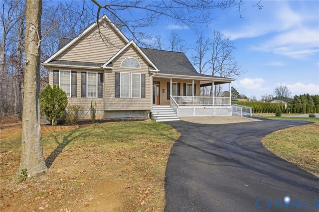 25 Tara Woods Dr, Bumpass, VA 23024