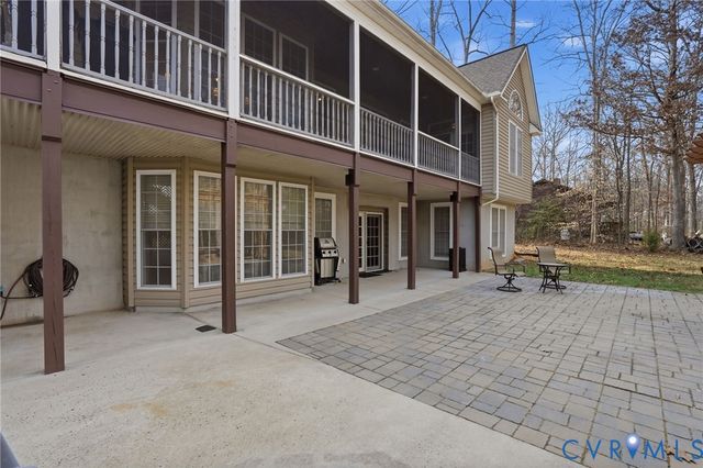 25 Tara Woods Dr, Bumpass, VA 23024