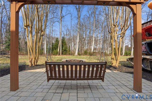 25 Tara Woods Dr, Bumpass, VA 23024