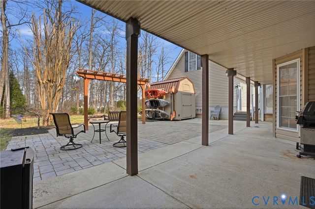 25 Tara Woods Dr, Bumpass, VA 23024